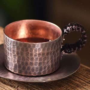 Tasse à thé en cuivre martelé de style japonais avec poignée en corde tressée, vaisselle artisanale faite à la main pour la cérémonie du thé en plein air - Product Image 1
