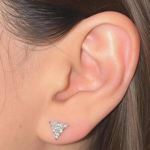 Pendientes de Diamantes con Corte Redondo en Forma de Triángulo, Cultivados en Laboratorio, Oro Blanco de 14K, Joyería Fina Moderna y Minimalista para Parejas - Product Image 2
