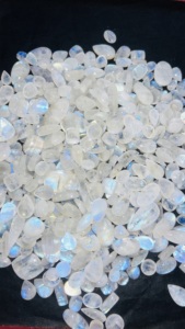 Cabujón de Piedra Lunar Azul Natural de Alta Calidad con Destello Arcoíris, Gema Suelta Pulida de Formas Variadas, Tamaño Personalizado para Fabricación de Joyas - Product Image 2