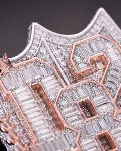 Pendentif Bouclier Initial Professionnel 3D avec Logo en Moissanite de Laboratoire et Chaîne Cubaine en Argent 925, Tendance et Certifié - Product Image 6