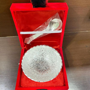 Juego de regalo de tazón de plata bohemio tradicional con cuchara para Diwali - Product Image 1