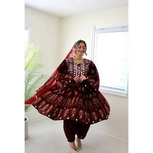 Robe longue à volants pour femmes, style afghan Kuchi, brodée et ornée de paillettes, pour mariage ou soirée traditionnelle, tenue traditionnelle afghane Kuchi - Product Image 2