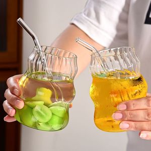 Set di 6 Bicchieri in Vetro a Righe da 19 Once con Cannuccia, per Ufficio, per Caffè, Tè, Succo, Acqua e Latte, Bicchieri per Bevande Fredde - Product Image 5