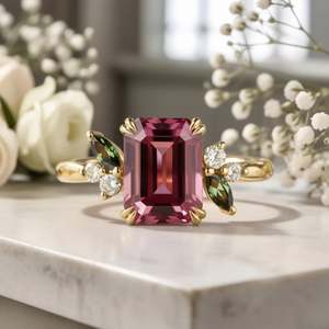 Bague de Fiançailles et de Promesse Unique en Argent Sterling Plaqué Or 14K avec Moissanite Rose Taille Émeraude et Sertissage à Griffes - Product Image 3