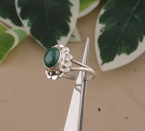 แหวนเงินแท้ 925 ประดับมรกตทรงกลม งานแฮนด์เมด สไตล์โบโฮคลาสสิก เรียบหรู แหวนเดี่ยว รับรองโดยเจไพร์ เหมาะสำหรับทั้งชายและหญิง ใช้ในงานแต่งงาน - Product Image 3