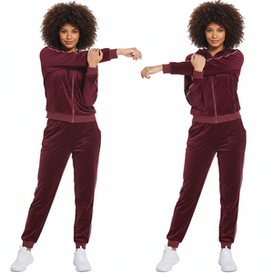 Conjunto Deportivo de Terciopelo Antibacterial Y2K Personalizado para Invierno, Dos Piezas, Pantalón Acampanado Bordado, Sudadera Corta con Cremallera y Pedrería - Product Image 1