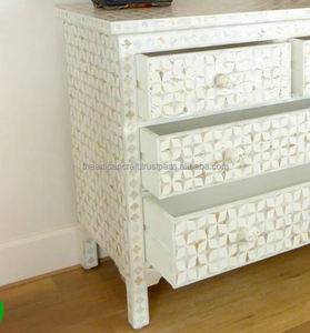 Incrustation d'os floral fait à la main nacre incrustée de 4 tiroirs Table d'appoint carrée artisanat artisanal pour application de chambre à coucher et de salon - Product Image 4