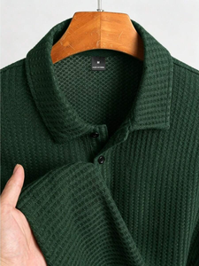 Camiseta Casual de Color Sólido para Hombre con Cuello Camisero, Manga Corta, Tejido Waffle Verde Oscuro, Estilo Old Money - Product Image 4
