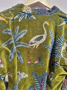 Batas cortas tipo kimono de terciopelo con estampado de selva verde, hechas a mano, de terciopelo de algodón, para el desayuno o el té - Product Image 6