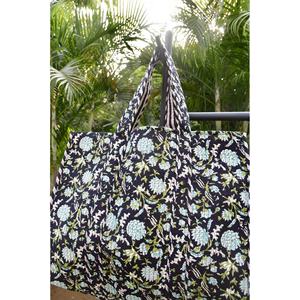 Sac fourre-tout Bohemien réversible Bohamin SustainableBlack, imprimé floral, en coton matelassé de qualité supérieure, plusieurs poches, pour le shopping - Product Image 1