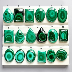 หินอัญมณี Malachite ธรรมชาติ Cabochon สำหรับการรักษาการเติบโตของธุรกิจเรกิการทำสมาธิแบบสงบ - Product Image 1