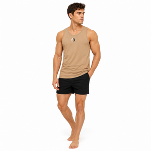 Camiseta sin mangas para hombre de estilo minimalista que combina tela suave con una construcción duradera para un uso prolongado en sesiones de fitness y paseos de verano, ideal para el uso diario. - Product Image 6