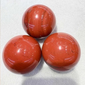 ลูกบอลหินแจสเปอร์สีแดงขัดเงาธรรมชาติ ขายส่ง คริสตัลบำบัดแกะสลักจากอัญมณี งานฝีมือแห่งความรัก สำหรับตกแต่งบ้าน - Product Image 5