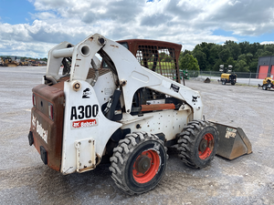 Chargeuse compacte à direction intégrale à deux vitesses A300 2008, équipement de construction lourd - Product Image 6