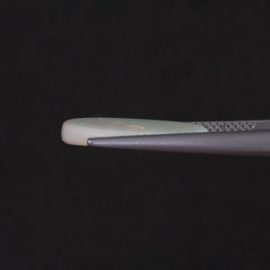 โอปอลธรรมชาติสีขาวคุณภาพดี ได้รับการรับรองจาก IGI น้ำหนัก 4.76 กะรัต รูปทรงคุชชั่น ขนาด 17x14 มม. ขัดเงาด้วยมือ ผ่านการเคลือบน้ำมันอ่อนๆ - Product Image 2