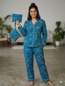 Traje de dormir de tela crepé estampada para mujer – Conjunto de ropa de dormir suave y cómoda (de la M a la XL) - Product Image 2
