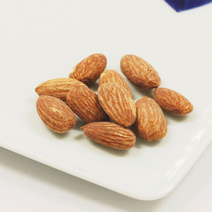 Almendras Japonesas Tostadas Sazonadas con Sal Dashi, Auténtico Condimento Umami Kombu, Bocadillo Gourmet Sabroso Hecho en Japón, 105 g x 50 Bolsas - Product Image 3