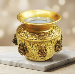 Pot en laiton finition lisse, conçu pour le culte traditionnel et les rituels sacrés, disponible à prix de gros. - Product Image 2