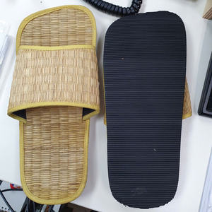 Sandales en jacinthe d'eau naturelle faites à la main au Vietnam, tongs d'été pour la plage, vente en gros - Product Image 4