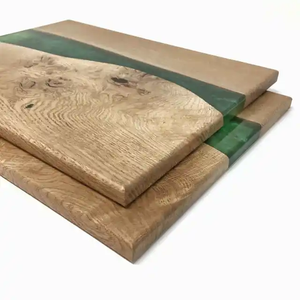 Planche à charcuterie artisanale en bois d'acacia et résine époxy, durable, résistante au lave-vaisselle, pour servir et couper le fromage, le pain, les fruits - Product Image 4