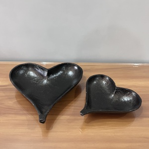 Tazón Decorativo Hecho a Mano en Forma de Corazón de Aluminio con Acabado Negro, Plato para Servir, Decoración para el Hogar, Artículo de Regalo - Product Image 1