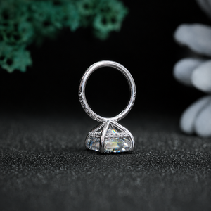 Bague de fiançailles en moissanite taille radiant pour femme, en argent plaqué rhodium, sertie griffes, style classique, cadeau - Product Image 4