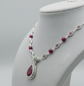 Collar de Granate Rojo para Mujer, 16 Pulgadas, 20 g, Corte de Pera y Redondo de 8 mm, Joyería de Plata Chapada en Oro de Lujo - Product Image 4