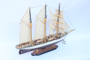 Modelo de Barco de Madera Mercator 1932 - Réplica Premium del Velero de Entrenamiento Belga - Regalo Empresarial de Alta Gama con Estilo Feng Shui - Product Image 5