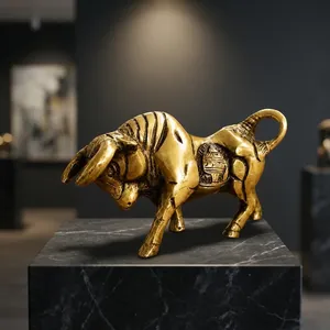Figura de Toro de Latón Hecha a Mano, Escultura de Toro en Movimiento, Estatua de Animal Metálica Detallada, Elegante Decoración de Animales Salvajes para el Hogar, Adorno de Mesa - Product Image 5