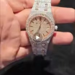 Montre entièrement sertie de pierres pour hommes, style hip-hop, entièrement en moissanite, personnalisable - Product Image 2