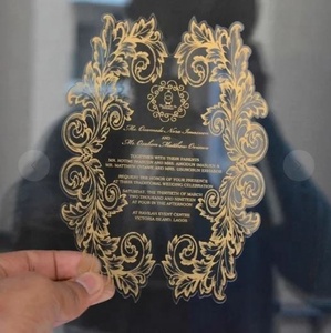 Invitation de mariage de luxe en acrylique transparent découpé, motif baroque doré, enveloppe à pochette perlée et coffret cadeau rose poudré - Product Image 5