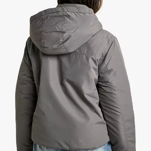 Chaqueta de Invierno Acolchada para Mujer con Capucha y Logotipo Personalizado, Chaqueta Corta con Cierre de Cremallera y Botones, Chaqueta Acolchada para Mujer - Product Image 4