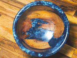 ชามเรซิ่นลายไม้สีฟ้าขาว ชามเรซิ่นและไม้แบบมีฐาน รุ่นมิดไนท์ - Product Image 5