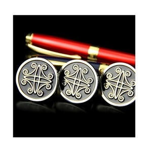 Étiquettes personnalisées en métal pour logo de marque, accessoires gravés en gros - Product Image 1