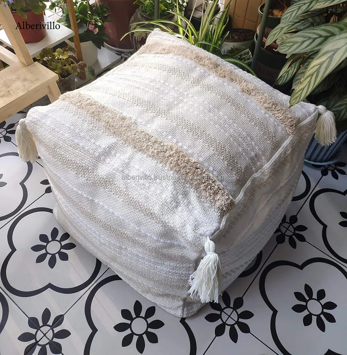 Wholesale Indian Moroccan Pouf Ottoman Boho Hand Woven Tufting Storage Rest Foot Poufs with Tassel