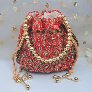 Sac Potli artisanal en soie orange rond avec broderie florale Zardozi et fermeture à cordon perlé - Product Image 2