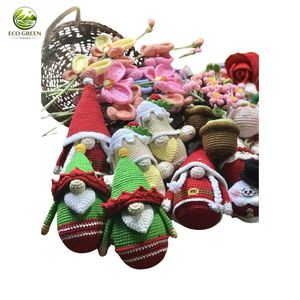 Gnomes de Noël faits main en tricot écologiques, adorables figurines en peluche pour les fêtes - Product Image 1