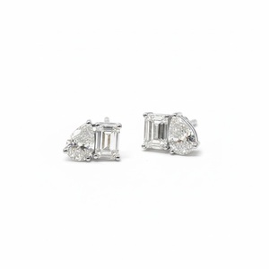 Boucles d'oreilles clous Toi et Moi en or pur 14K avec émeraude et diamant taille poire 0,5 ct, clarté DEF VS-VVS, pour mariage et usage quotidien - Product Image 2