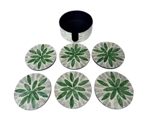 Ensemble de sous-verres faits à la main en nacre, motif feuille verte en mosaïque, sous-verres en coquille avec bord noir, design moderne, diamètre 10 cm, REHMAN CRAFT - Product Image 4