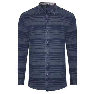 Chemise en jean pour homme à encolure contrastante, bleu foncé, style western, empiècements bordeaux aux épaules, manches longues, boutonnée, chemises décontractées haut de gamme - Product Image 4