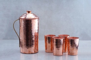 Pichet en cuivre martelé fait main avec couvercle et 4 tasses droites – Ensemble de vaisselle vintage pour fête, carafe décorative en métal pour la cuisine - Product Image 3