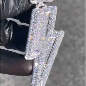 Colgante de Rayo de Moissanita VVS de Plata de Ley 925 Bañado en Oro de 18k, Estilo Hip Hop Iced, Personalizado para Raperos, Regalo de Moda para Fiestas - Product Image 1