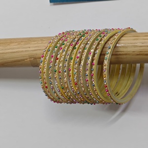 Elegante Juego de Brazaletes de Perlas Multicolores, Hechos a Mano, Chapados en Oro, 12 Piezas, Joyería Étnica Tradicional India para Mujer - Product Image 6