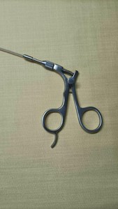 คีมจับแบบโค้งงอชนิด Alligator สำหรับการผ่าผ่านกล้องขนาด 5FR x60 ซม. ใช้สำหรับการส่องกล้องทางเดินปัสสาวะ การส่องกล้องถังน้ำทิ้ง และการส่องกล้องมดลูก แบบปากคีบสองด้าน ได้รับมาตรฐาน CE ISO - Product Image 4