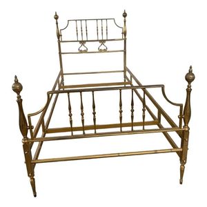 Base de Cama de Latón Hecha a Mano en India con Acabado de Lujo, Soporte Resistente y Estilo de Decoración de Dormitorio Inspirado en la Herencia - Product Image 4