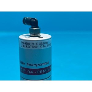 FUJIKIN 467626 FPR-NSDT-21-6.35UGC # Vanne à diaphragme pneumatique utilisée comme pièce détachée pour équipement semi-conducteur d'occasion - Product Image 3