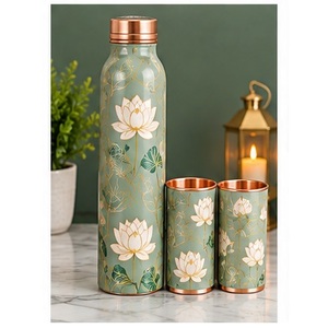 Botella de Agua de Cobre con Estampado de Flor de Loto Verde Pistacho y Tazas a Juego, Vajilla Portátil para Viajes - Product Image 1