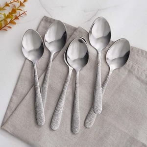 Cucharas de Plata con Mangos Texturizados, Juego de Cubiertos de Estilo Clásico - Product Image 1