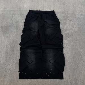 Pantalon cargo noir longueur genou, taille à cordon de serrage, plusieurs poches, coupe ample décontractée, couleur unie, style été - Product Image 1