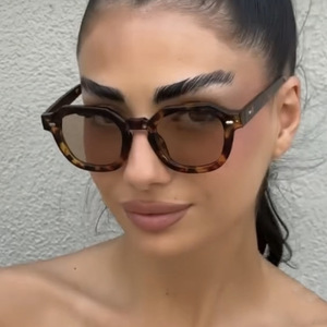 Lunettes de soleil de haute qualité, nouvelle tendance, monture ronde à clous, protection solaire UV400, lunettes de soleil mode femme, style vintage street style - Product Image 2